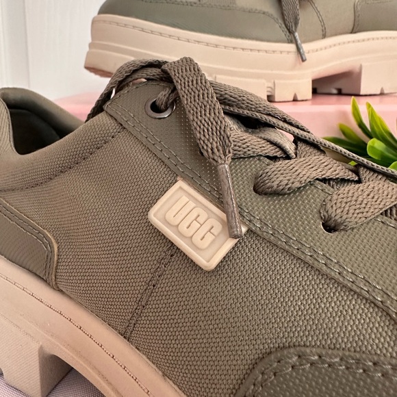 UGG ~ Ashton Hybrid Sneaker w/Chunky 2” Platform Heel in Green Canvas size 9 - Picture 3 of 9